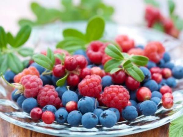 7 razlogov, zakaj bi morali jesti več jagod in borovnic